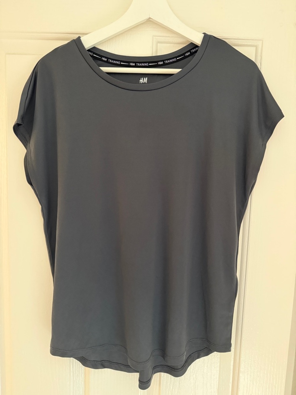 H&M Women’s Gray Short Sleeve Training Tee